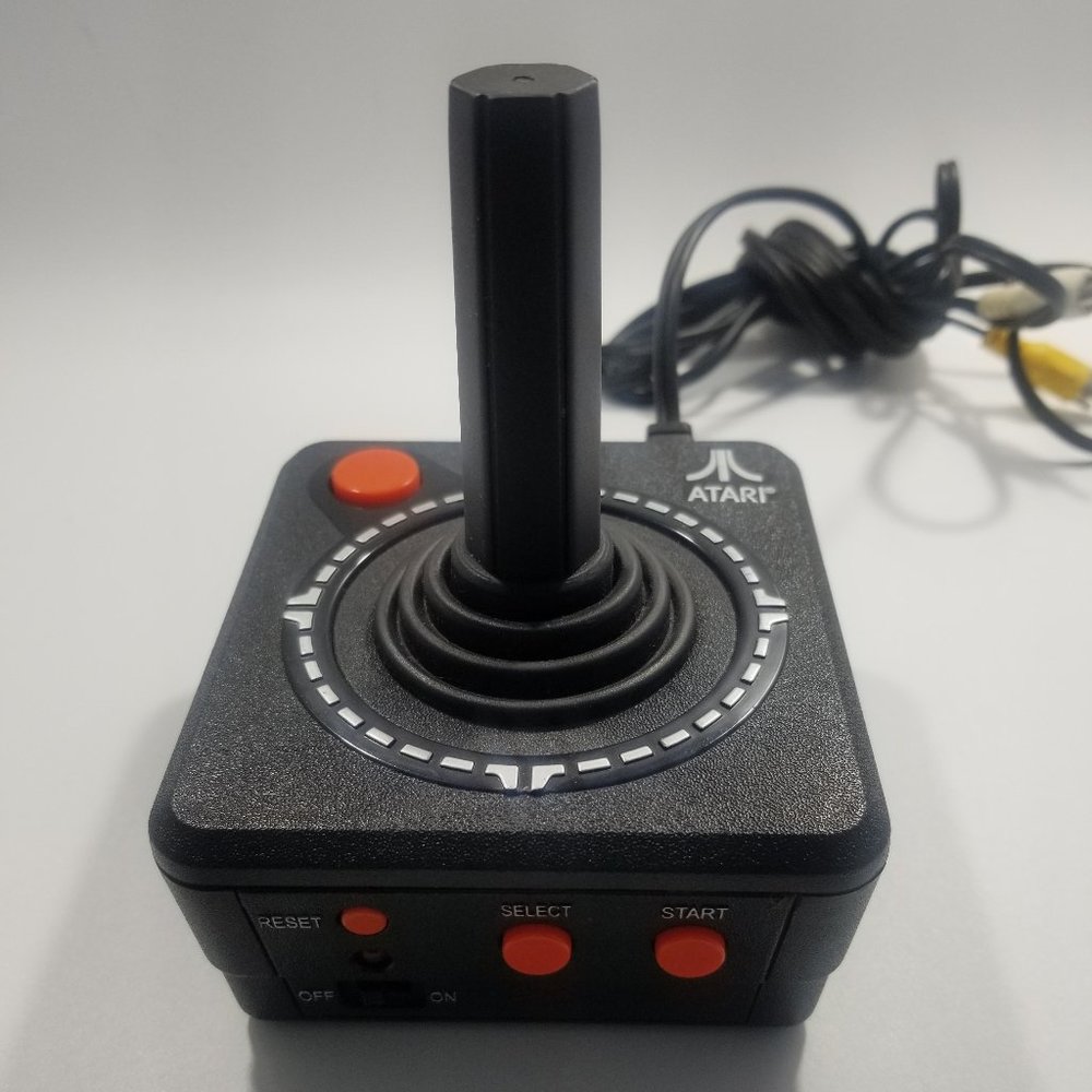 Atari Plug and Play Console - Picture 2 of 8